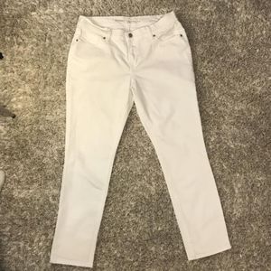 OLD NAVY WHITE CURVY PROFILE PETITE JEANS